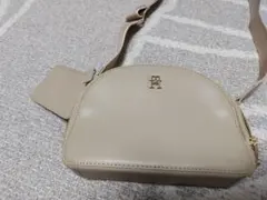 TOMMY HILFIGER ショルダーバッグ ベージュのサムネイル