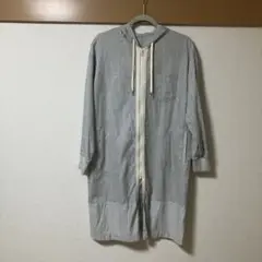 フード付きグレーアウター
