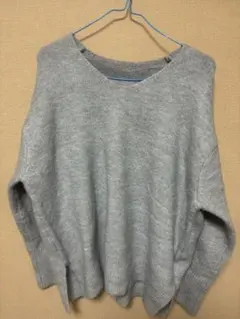 Vネックプルオーバーニット