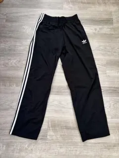 adidas original ブラック トラックパンツ