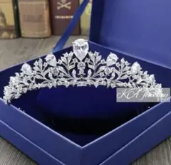 エレガントなクリスタルティアラ