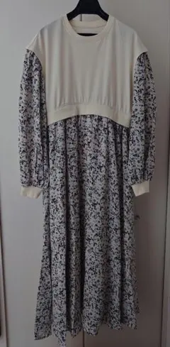 ジュノア 新品未使用。切り替え花柄ロングワンピース