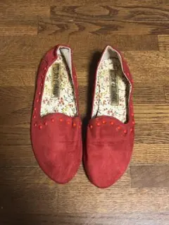 レッド ビーズ装飾 フラットシューズ