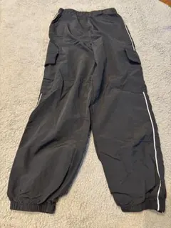 黒のカーゴパンツ サイズ150