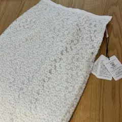 新品未使用 アルページュストーリー フラワー刺繍ロングタイトスカートホワイトのサムネイル