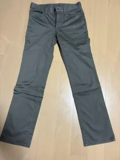 UNIQLO カーキチノパン ストレートフィット