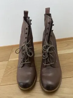 ブラウンレザー レースアップブーティ　ドクターマーチン　レディース