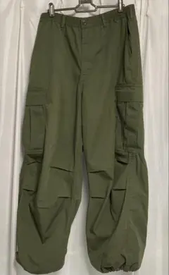 GU（ジーユー）スーパーワイドカーゴパンツ カーキ Lサイズ