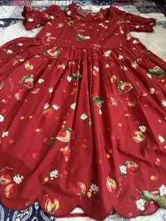 ☆ピンクハウス☆【未使用に近い】❤️モチーフが可愛いベスト✨イチゴ✨