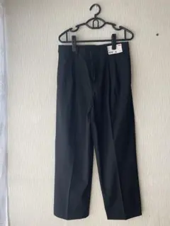 ユニクロ　新品　タックワイドパンツ　黒　XL