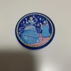匿名配送✨ディズニー刺繍缶バッジビスケット2 シンデレラ