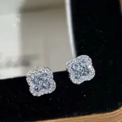 新品　四つ葉　クローバー　フラワー型　上品シルバーピアス