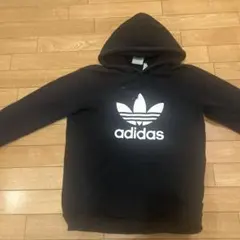 adidas ブラック フード付きパーカー