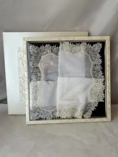 ギフト　箱入　YOSHIE INABA ヨシエイナバ　ハンカチ　刺繍　白のサムネイル