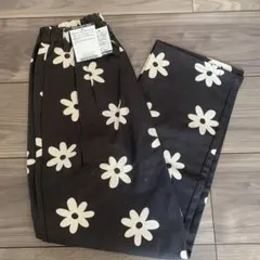 【新品タグ付き】BREEZEブリーズ　シェフパンツ 花柄 140サイズ長ズボン