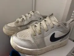 Nike Air Jordan キッズシューズ ホワイト/ネイビー　17.5cm