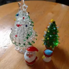 ガラス製クリスマスツリーとサンタのフィギュアセット