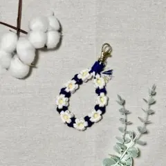 花柄マクラメ＊スマホ落下防止ハンドストラップ｜軽くてやさしい