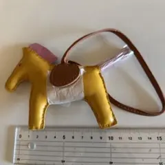 馬型レザー製チャーム　本革　ハンドメイドタイプ