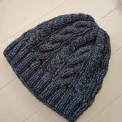 ダークグレー ケーブル編み ニット帽