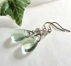 天然石ラブラドライトとグリーンフローライトのピアス　金古美