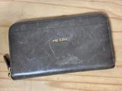 U0411-15　プラダ 　ラウンドジップ長財布　＊プレート金具取れ