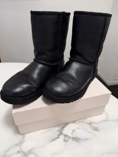 UGG ブラックレザー ショートブーツ