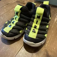 NIKE ストラップデザイン スニーカー