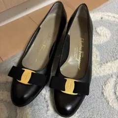 Salvatore Ferragamo ブラックレザーシューズ