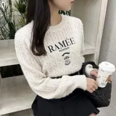 NICE CLAUP フロント刺繍ケーブルニット ホワイト