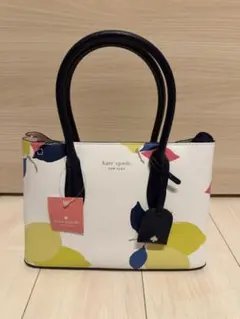 週末値下☆Kate Spade Hello Kitty 二つ折り財布 ※返品不可 - メルカリ