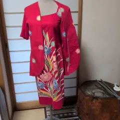 バティック（インドネシア） 赤色 花柄染め アンサンブルのサムネイル