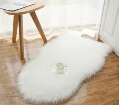 ふわふわフェイクファー 雲形デザインラグマット 40cm × 60cm　ホワイト