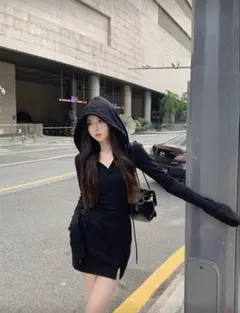 フード付きブラックミニワンピース