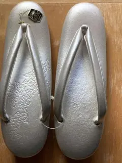 【未使用】キンワシ印　シルバー 花柄 草履　23.5cm