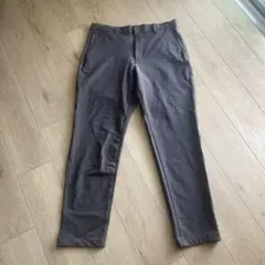 ユニクロ　グレー スラックス シンプルデザイン