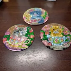 猫と花のビーズコースター3枚セット。完成品