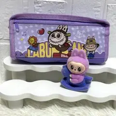 Labubu 紫色のキャラクター筆箱 フィギュア付き