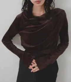 LIAN ドレープベロアプルオーバー