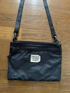FREDRIK PACKERS サコッシュ　ブラック　シンプル