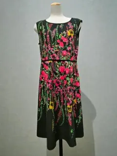 スーパービューティー　ブラック　花柄　ワンピース