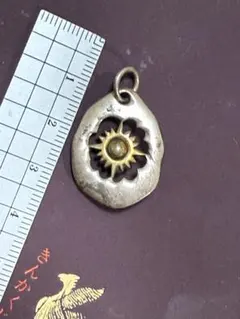 ★激レアシェル彫刻ペンダントトップ 花柄 水色ビーズ付き★ ☆激レアシェル彫刻ペンダントトップ 花柄 水色ビーズ付き☆ - メルカリ