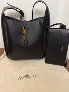 SAINT LAURENT サンローランバケットバッグ ブラック ポーチ付きのサムネイル
