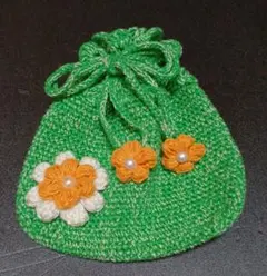 ハンドメイド☆編み物☆巾着 ポーチ☆キラキ ラグリーン☆お花☆パール