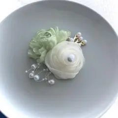 596ハンドメイドコサージュ　卒園式入園式　ハレの日 ミントグリーン×パール