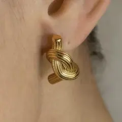 【ノットゴールドピアス】上品シンプル　大人カジュアル ステンレス　アレルギー対応