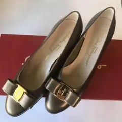 ❤️超美品 試着程度 フェラガモ VARA オリーブスムースカーフ 22.5㎝