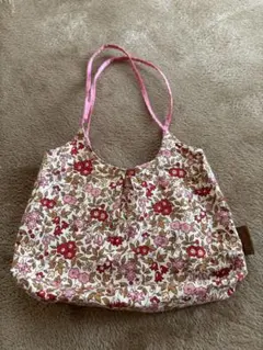 デザイナー兼モデルの雅姫さんデザインの リバティ花柄バックです