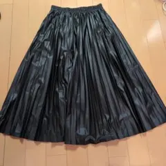 黒のロングプリーツスカート ワールド ドレスキップ