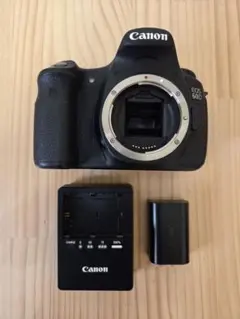 Canon EOS 70D 本体 一眼レフ ストラップ バッテリー3個付き ⭐︎16日までセール⭐︎Canon EOS 70D 本体 ストラップ バッテリー付